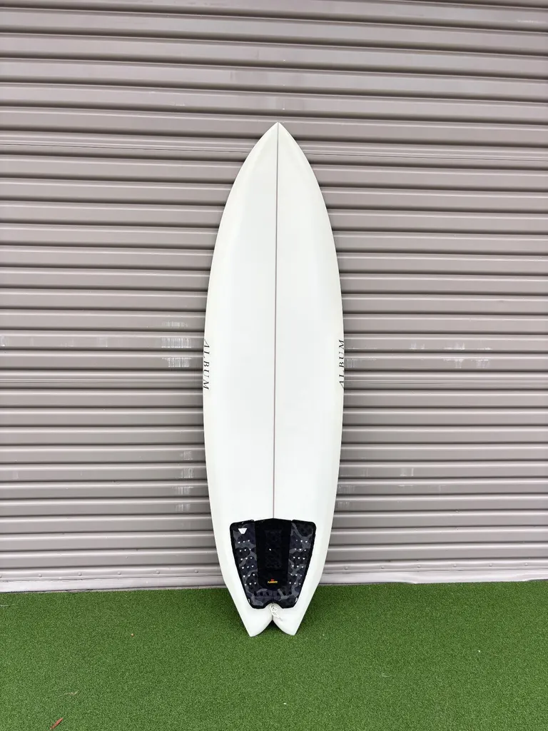 5’10 Album Surf Twinsman + Fins - Image 1